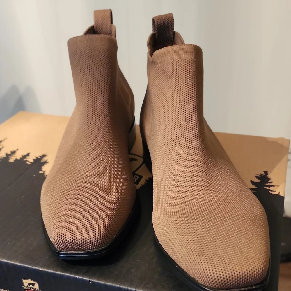 Vivaia Water Resistant Square Toe Nutmeg Chukka Boots - Picture 3 of 10